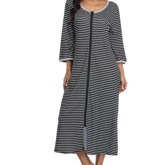 NWT GoodmanShop Women's Zip Up Housecoat Black and White Striped Size Medium - Picture 2 of 5